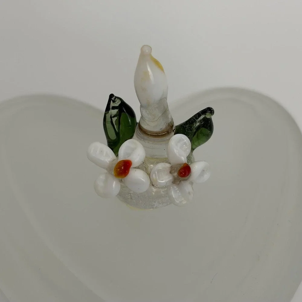 Vintage Frosted Glass Heart Trinket‎ Box Hand Blown Lampwork Floral Lid White